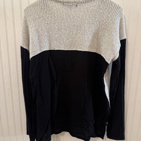Sanctuary Color-blocked Black & White Sweater (Size M) - Picture 2 of 3